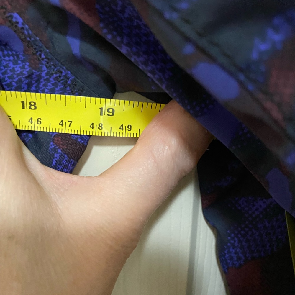 ❤️💜Lululemon Rain for Daze Jacket II Hounds Camo Emperor Blue Black Size 6💜❤️ - Picture 8 of 8